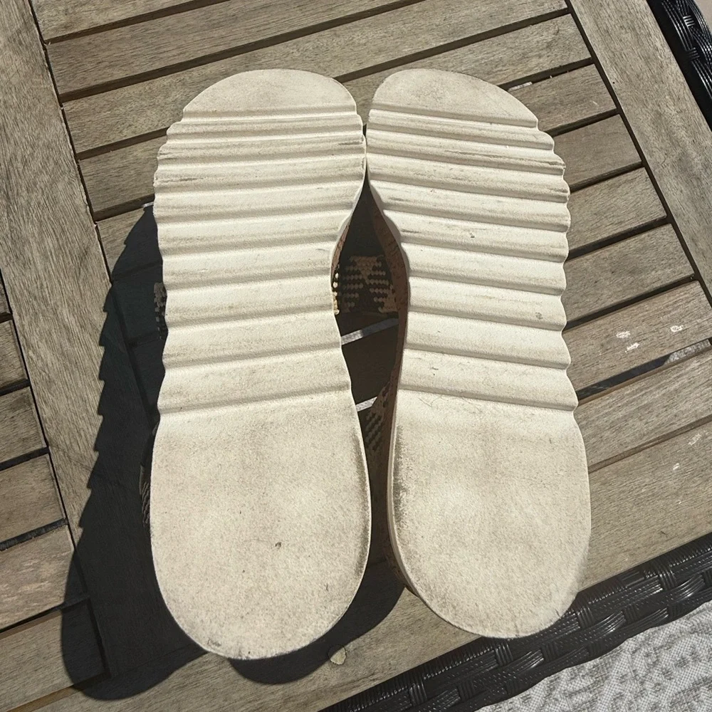 Steve Madden Bandolino Tan Woven Sandals - Picture 3 of 5